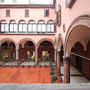 ugo-bassi-luxury-apartment.emilia-romagnahotels.net/