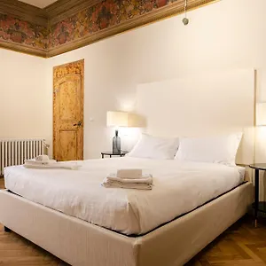 azeglio-luxury-homes.emilia-romagnahotels.net/